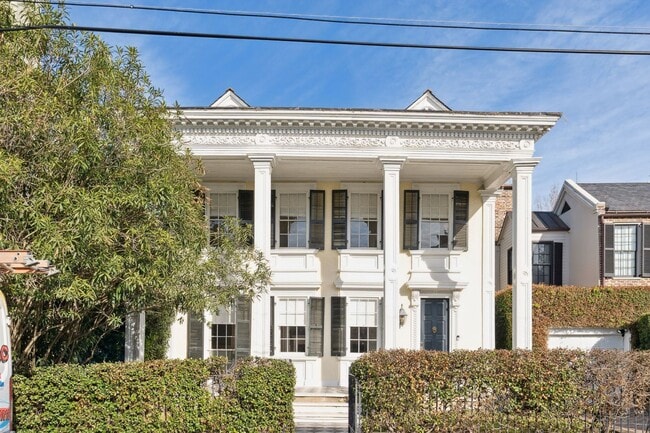 Building Photo - Gorgeous Historic South of Broad Home