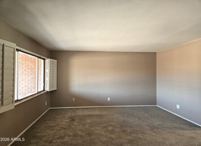 Building Photo - 4330 W Royal Palm Rd