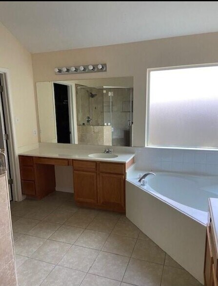 Building Photo - 6618 Autumn Thistle Dr
