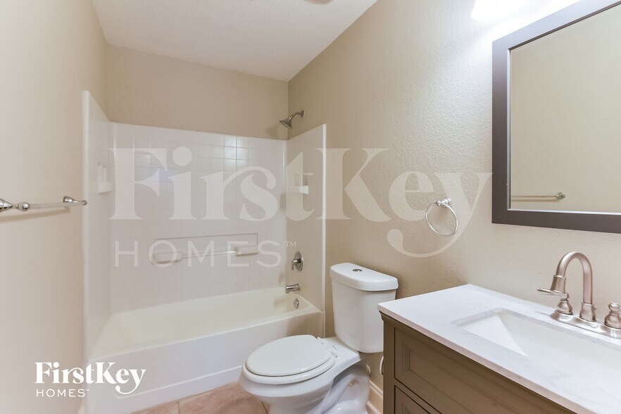 Building Photo - 636 Chickadee Dr