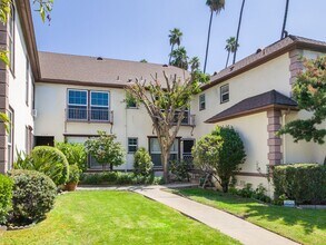 Building Photo - Remodeled Studio in the Heart of Los Feliz