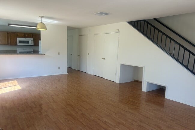 Building Photo - 8515 Saturn St