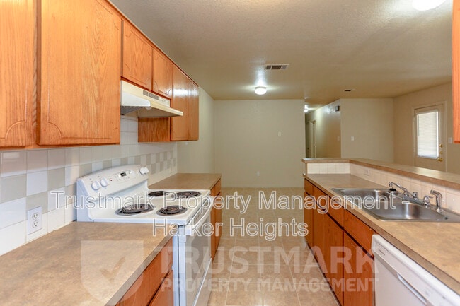 Building Photo - 932 Maplewood Dr