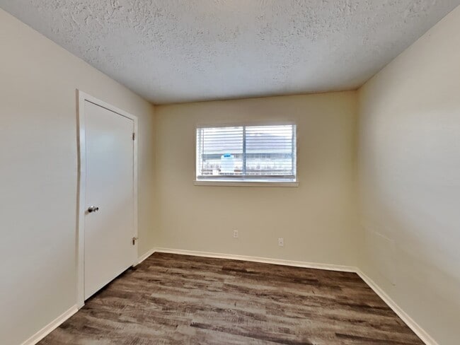 Building Photo - 2835 Pilgrims Point Dr