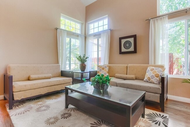 Building Photo - 10730 Carillon Ct