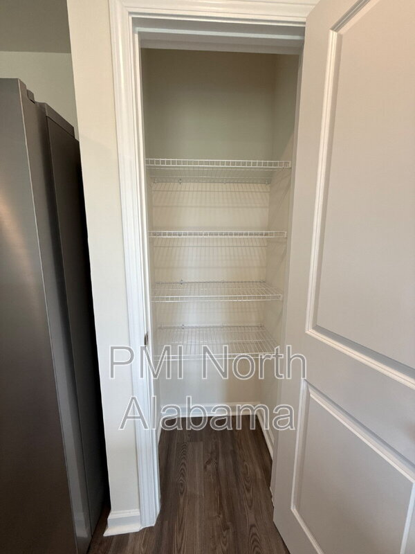 Building Photo - 112 Vulcan St