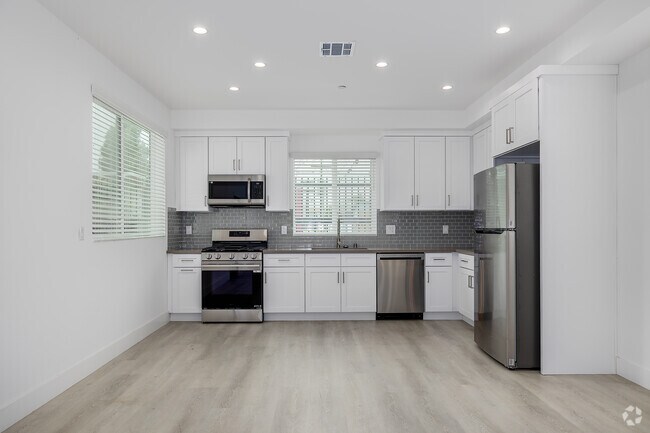 2BR, 2.5BA - 1,200SF - Kitchen - 1301 E 27th St
