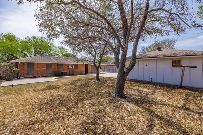 Building Photo - 1137 Bradshaw Dr