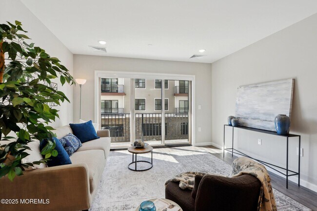 Building Photo - 272 Willow Ave