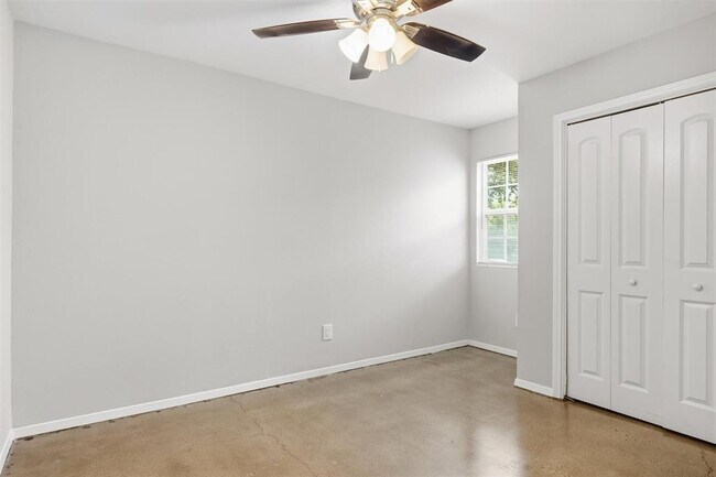 Building Photo - 113 Meteor Dr