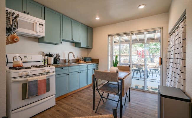 Building Photo - Fully Furnished Home in Yucca Valley