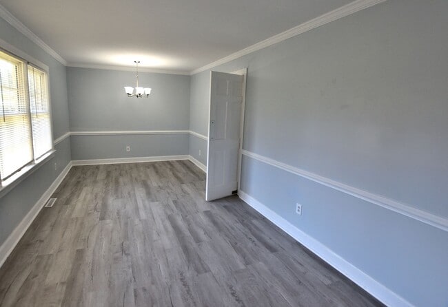 Building Photo - 1640 Bridgedale Dr