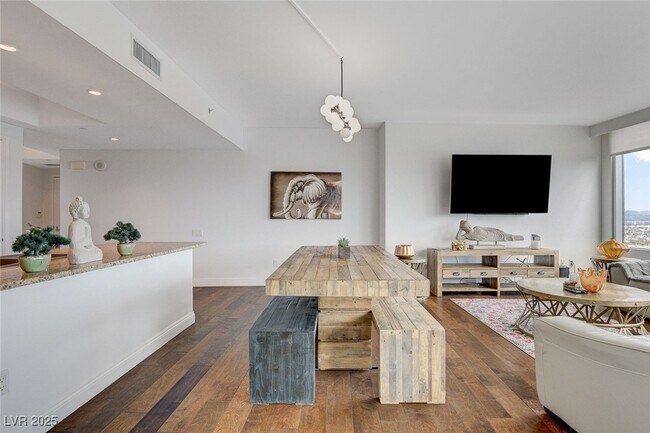 Building Photo - 222 Karen Ave