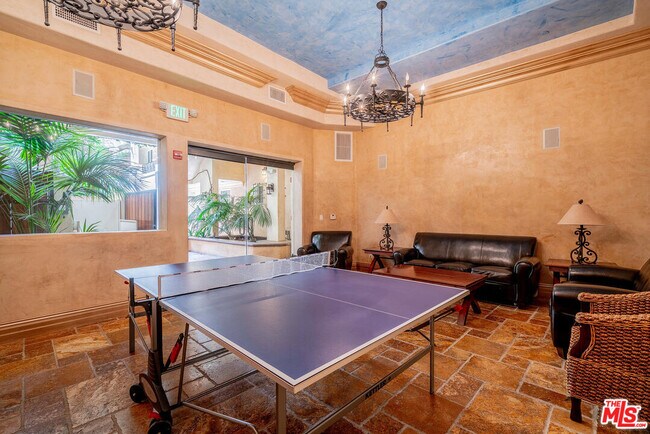 Building Photo - 16123 Sunset Blvd