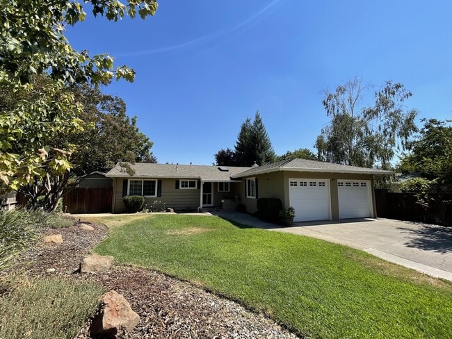 Primary Photo - 4 Verbena Ln