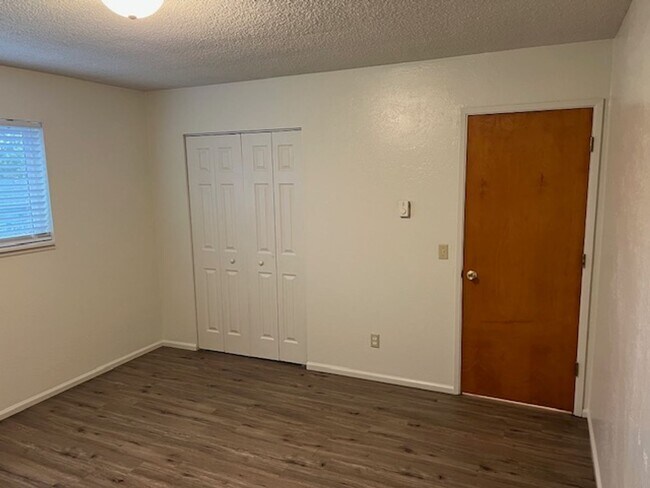 Building Photo - 624 Berrydale Ave