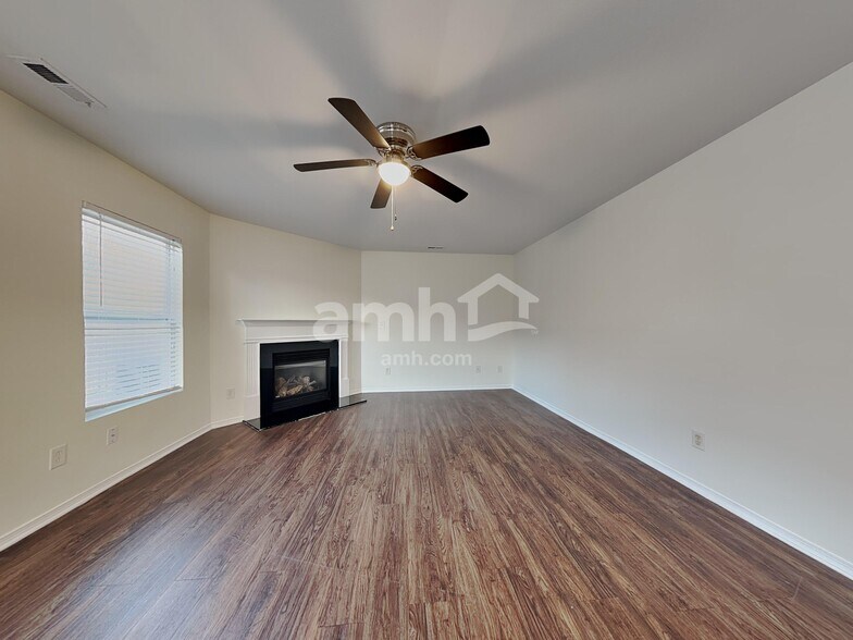 Building Photo - 8443 Redding Glen Ave