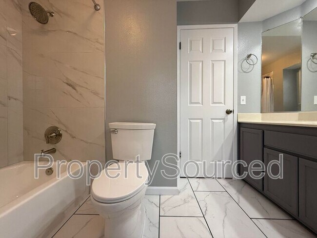 Building Photo - 428 Phoenix Ave