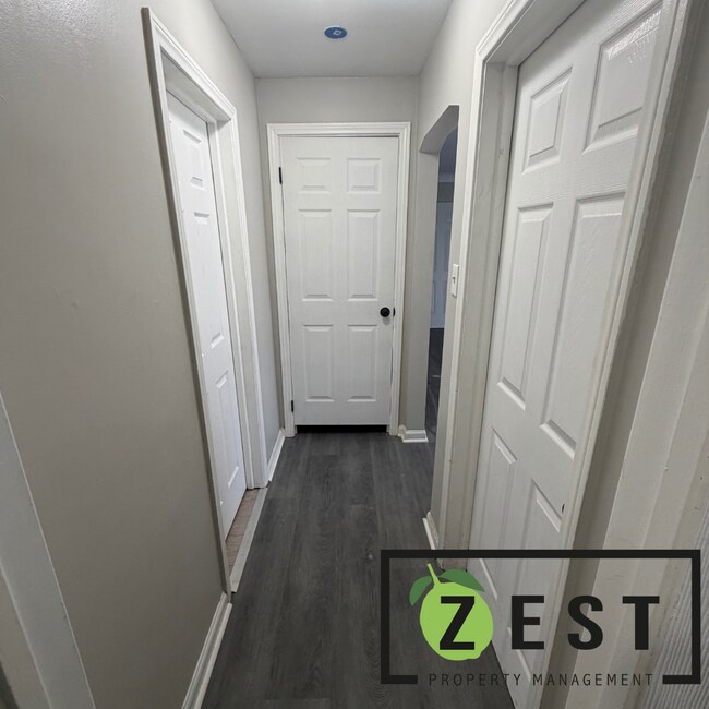 Building Photo - Amazing 3bed 1Bed- $1200