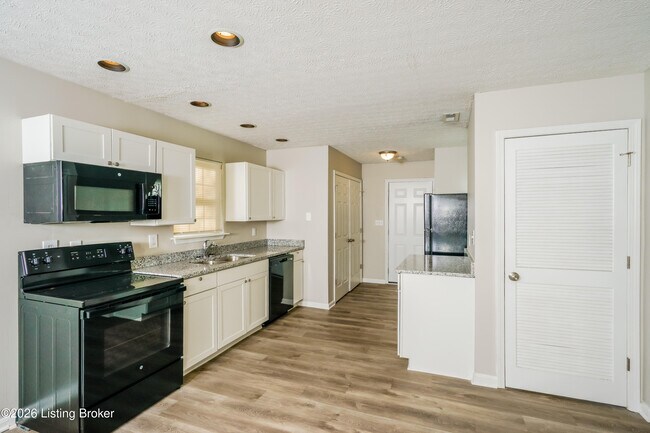 Building Photo - 7401 Hassock Dr