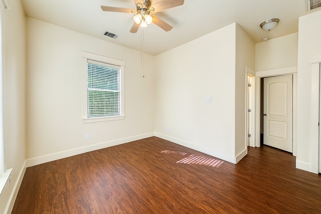 Building Photo - 611 Franklin Blvd