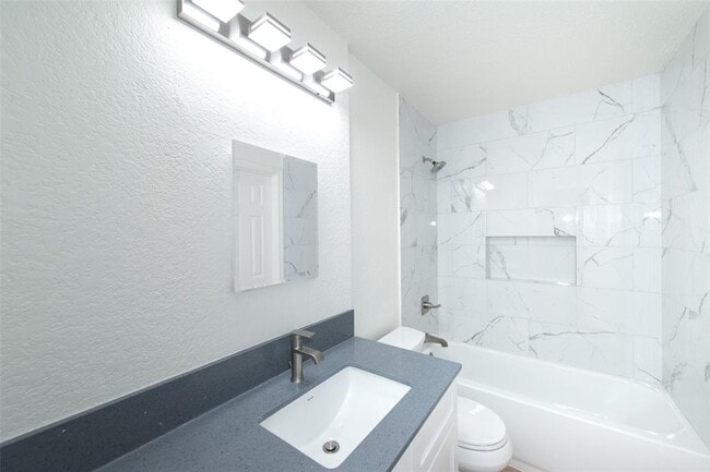 Building Photo - 2704 Catalina Dr