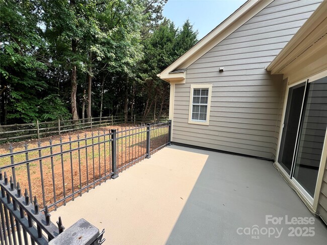 Building Photo - 209 Indian Paint Brush Dr