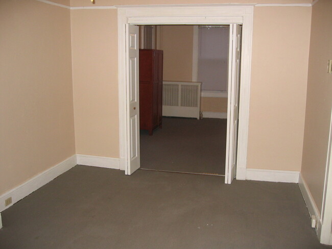 Building Photo - 1 Bedroom Apartment in Hampden