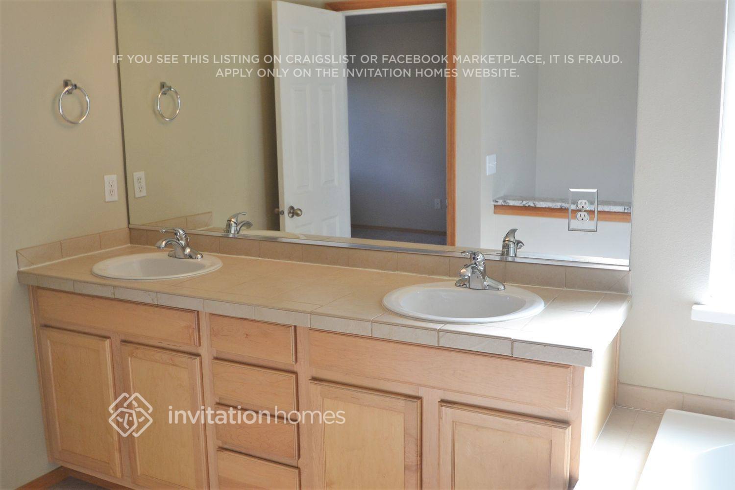 Building Photo - 2434 165th St E