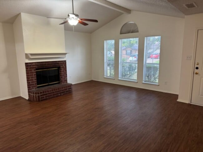 Building Photo - Nice 1 story home in Crowley