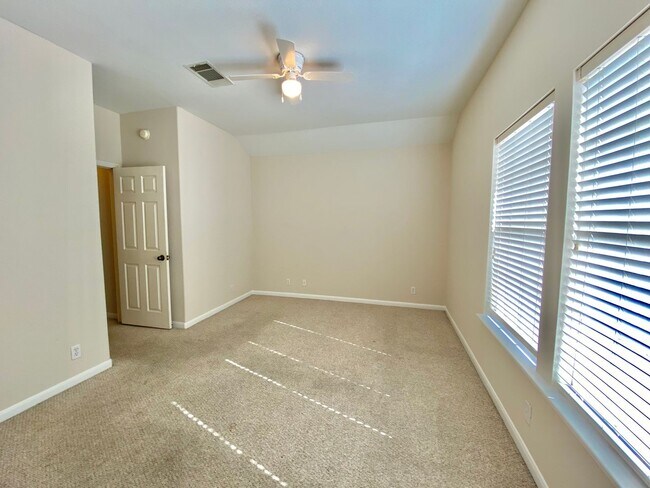 Building Photo - 20412 Farm Pond Ln