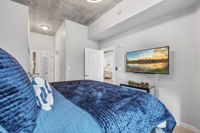 Building Photo - 360 Nueces St