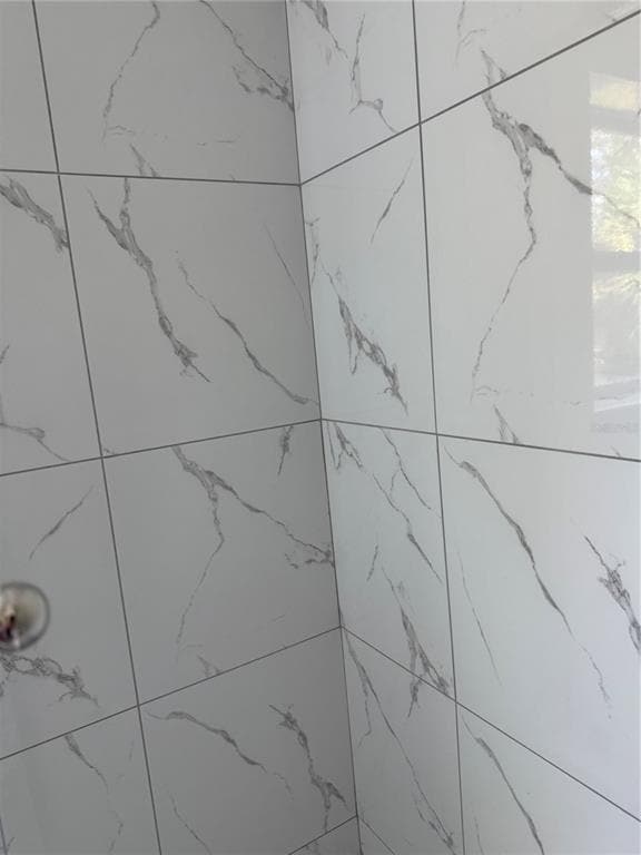 Building Photo - 1160 Lakeview Dr