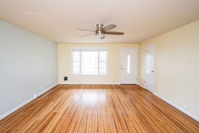 Building Photo - 7415 SE Center St