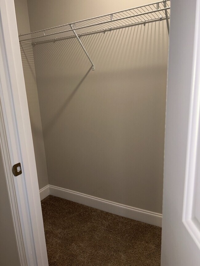 Building Photo - 2 Bedroom 1.5 Bathroom