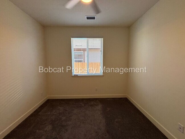 Building Photo - 1097 Dapple Dr
