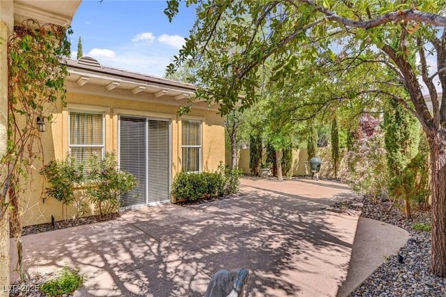 Building Photo - 209 Surtees Point St