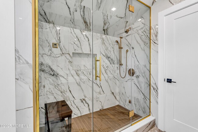 Building Photo - 320 Silver Lagoon Dr