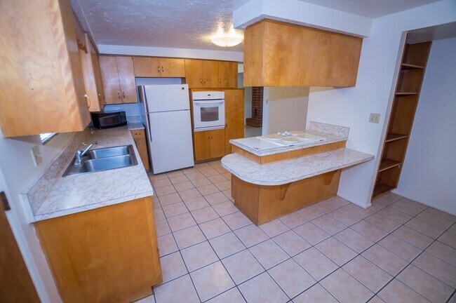 Building Photo - Large Corner Lot Santé Fe Home, Over 1650 ...