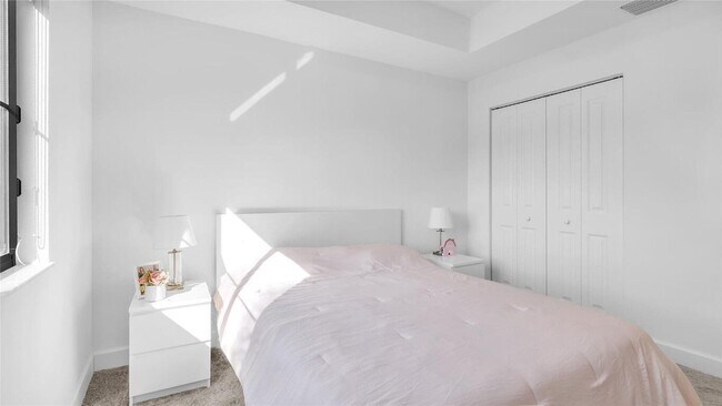 Building Photo - 304 NW 36th Ave