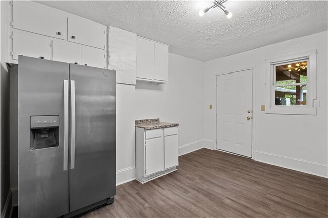 Building Photo - 3996 Campbellton Rd SW