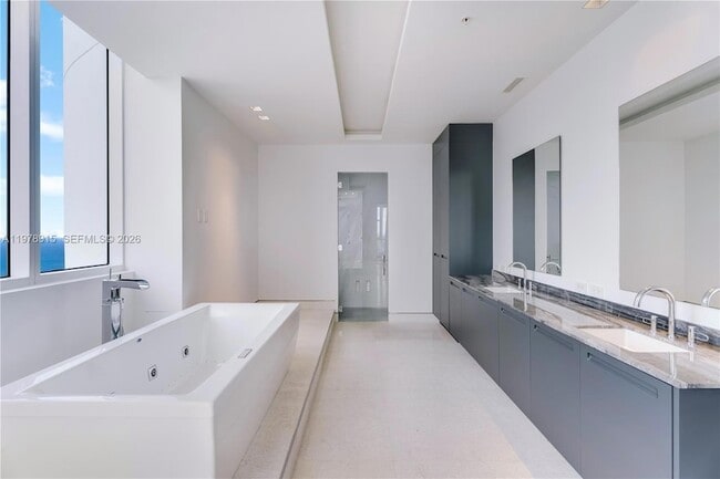 Building Photo - 18201 Collins Ave