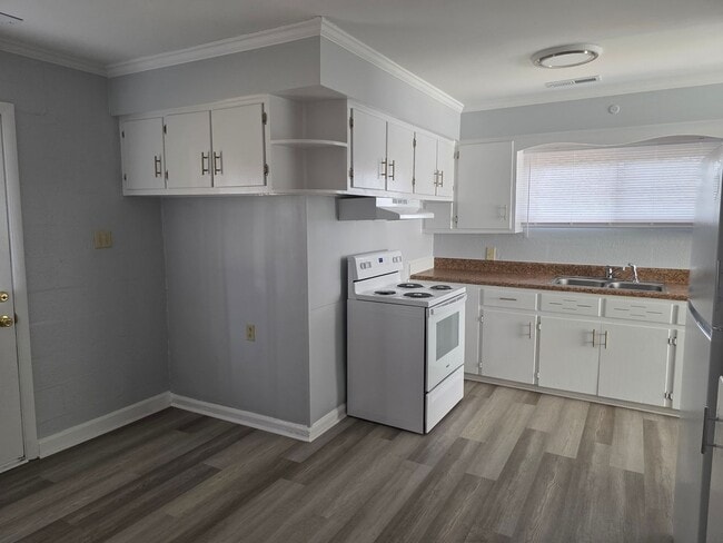 Building Photo - Cute 2 bedroom, 1 bath Duplex