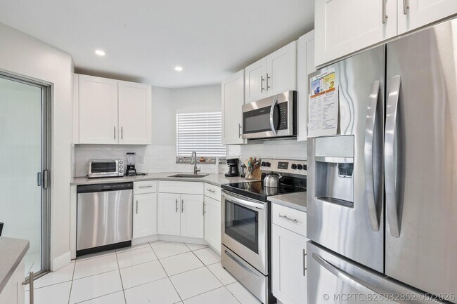 Building Photo - 3661 Via Poinciana