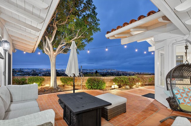 Building Photo - Amazing La Jolla North PB home with panora...