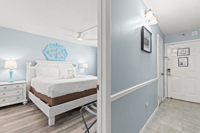 Building Photo - 5004 S Thomas Dr