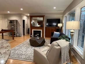 Building Photo - Lux Living With Beautiful Views