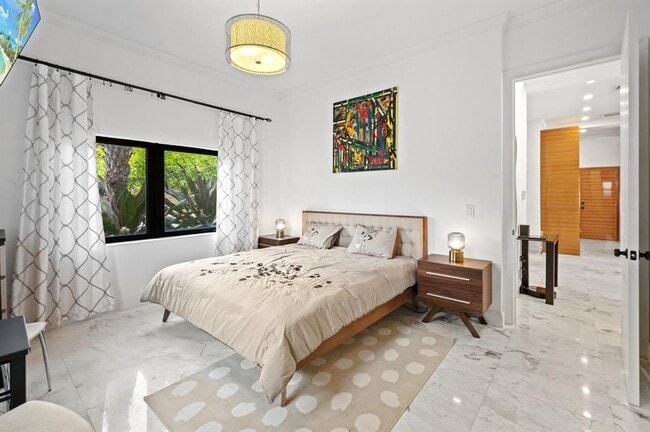 Building Photo - 2437 Castilla Isle