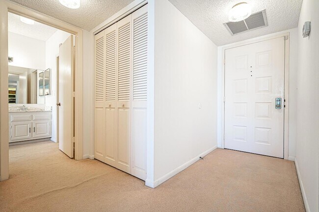 Building Photo - 5000 N Ocean Blvd