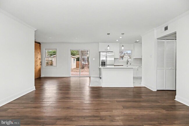 Building Photo - 312 E Gordon St